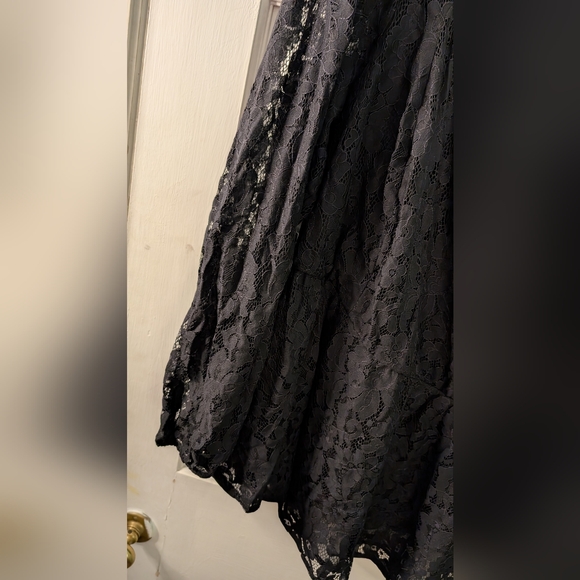 Torrid size 1 NWT Peplum Bell sleeve lace top - Picture 3 of 8